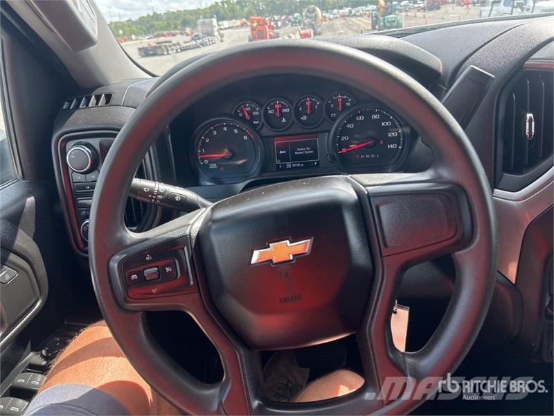 Chevrolet Silverado 2500HD 4x4 Extended Cab Utility Truck Pikaplar
