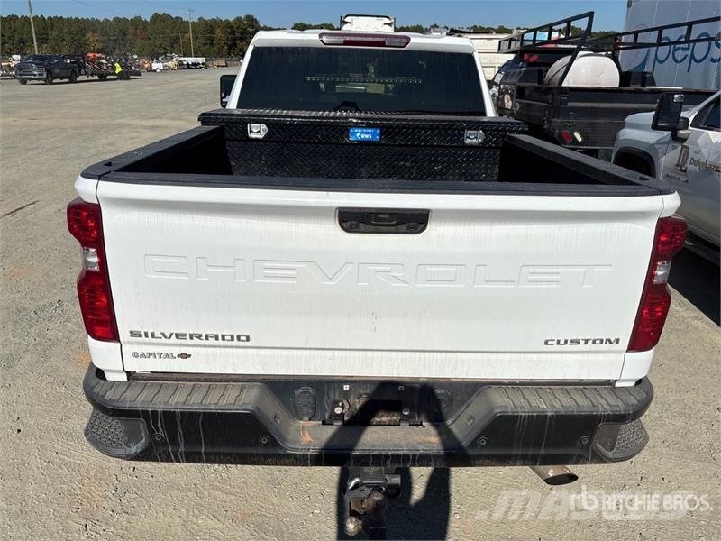Chevrolet Silverado 2500 HD Custom 4x4 Crew Cab Pickup Furgoni altro