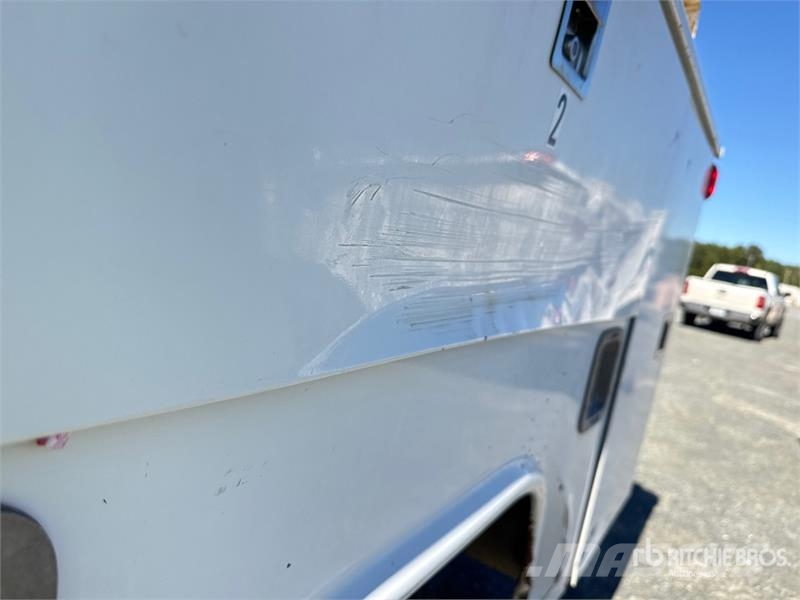 Chevrolet Silverado 2500HD HD 4x2 Crew Cab 100 gallon fuel t Utilitaire benne