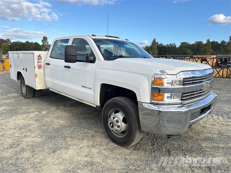 Chevrolet Silverado 2500HD 4x2 Crew Cab Utility Truck Vieglais kravas automobilis/izkraušana no sāniem