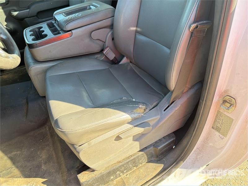 Chevrolet Silverado 2500HD 4x2 Utility Truck Kis teherszállító/Platós kocsi
