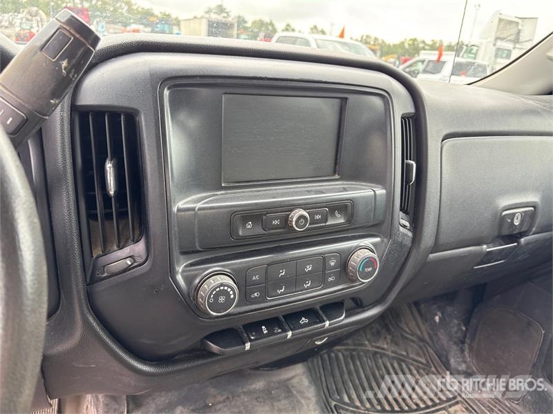 Chevrolet Silverado 2500 4x2 Crew Cab Pickup Další