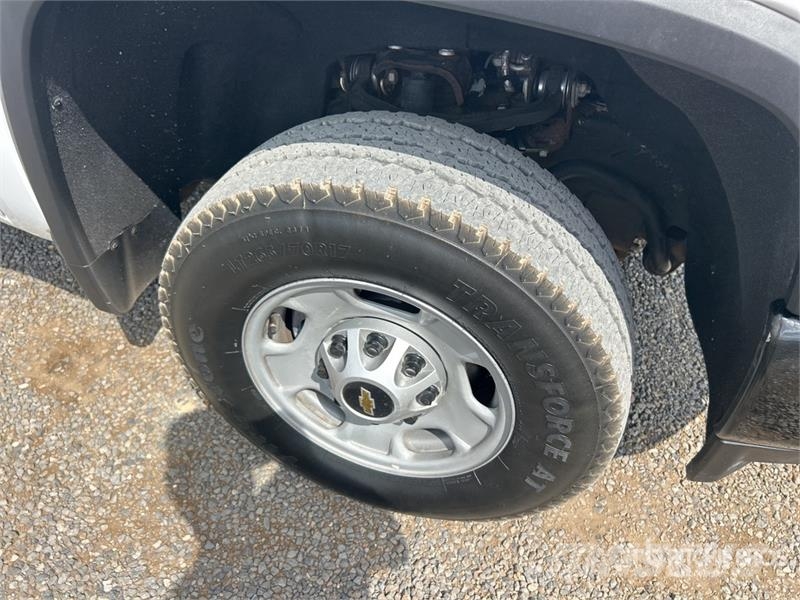 Chevrolet Silverado 2500HD 4x4 Extended Cab Utility Truck Pikaplar
