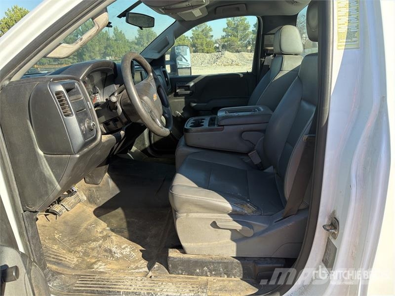 Chevrolet Silverado 2500HD 4x2 Utility Truck Kis teherszállító/Platós kocsi