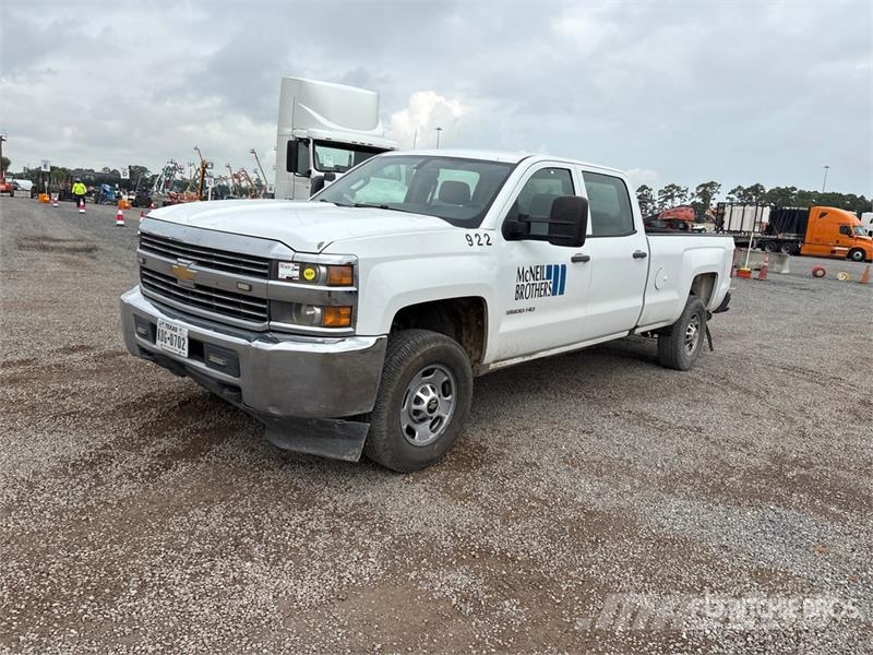 Chevrolet Silverado 2500 4x2 Crew Cab Pickup Další