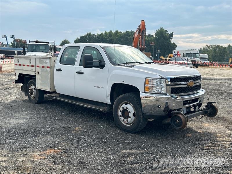 Chevrolet Silverado 2500HD 4x4 Crew Cab Utility Truck Madelkaubikud