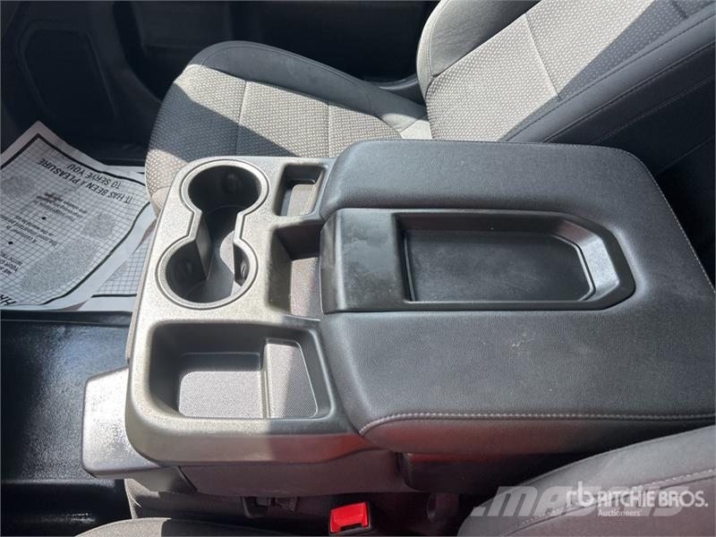 Chevrolet Silverado 2500HD 4x4 Extended Cab Utility Truck Pikaplar