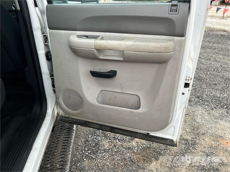 Chevrolet Silverado 2500HD 4x4 Crew Cab Utility Truck Madelkaubikud