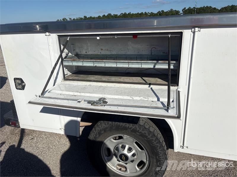 Chevrolet Silverado 2500HD 4x2 Extended Cab Utility Truck Pick up/Platou