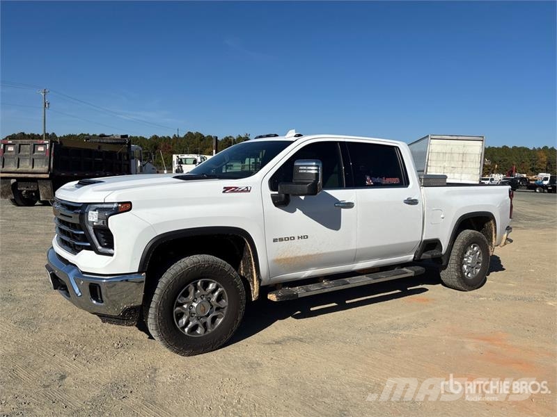 Chevrolet Silverado 2500 HD LTZ 4x4 Crew Cab Pickup Otros