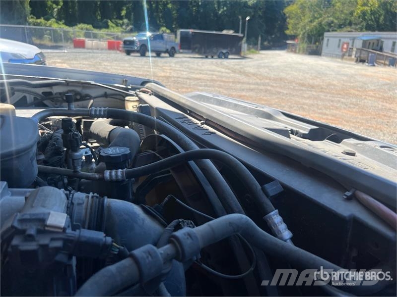 Chevrolet Silverado 2500HD Tovornjaki s kesonom/platojem