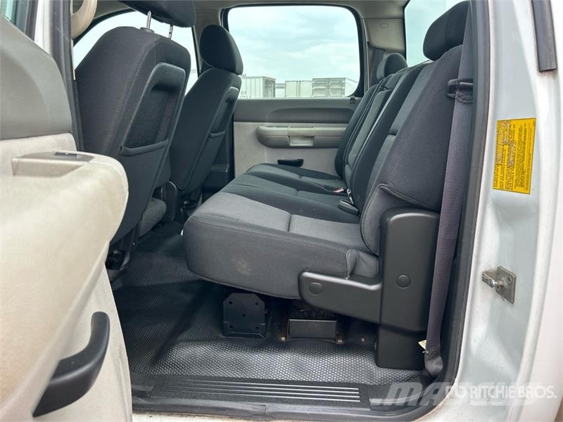 Chevrolet Silverado 2500HD 4x4 Crew Cab Utility Truck Madelkaubikud