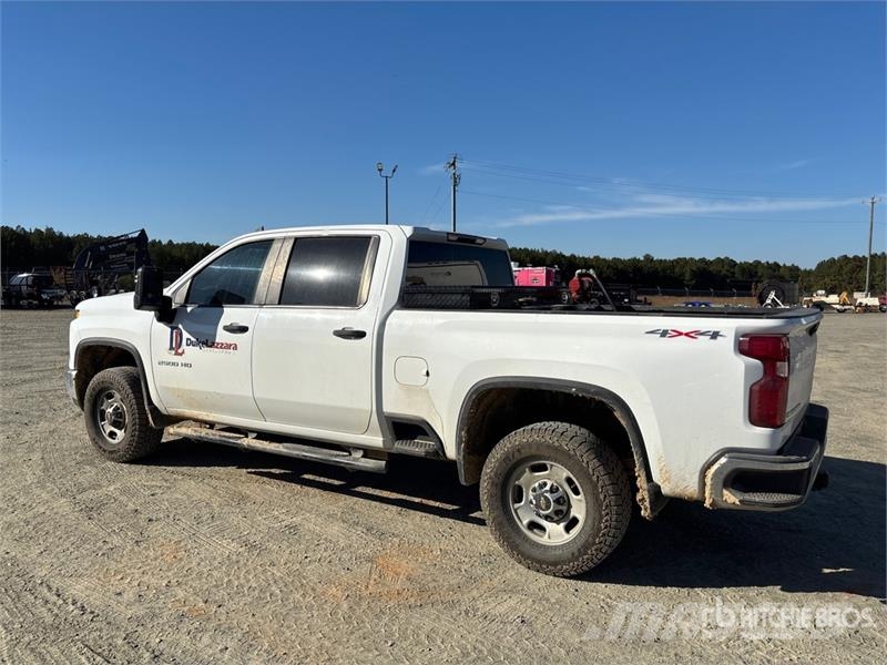 Chevrolet Silverado 2500 HD Custom 4x4 Crew Cab Pickup أخرى