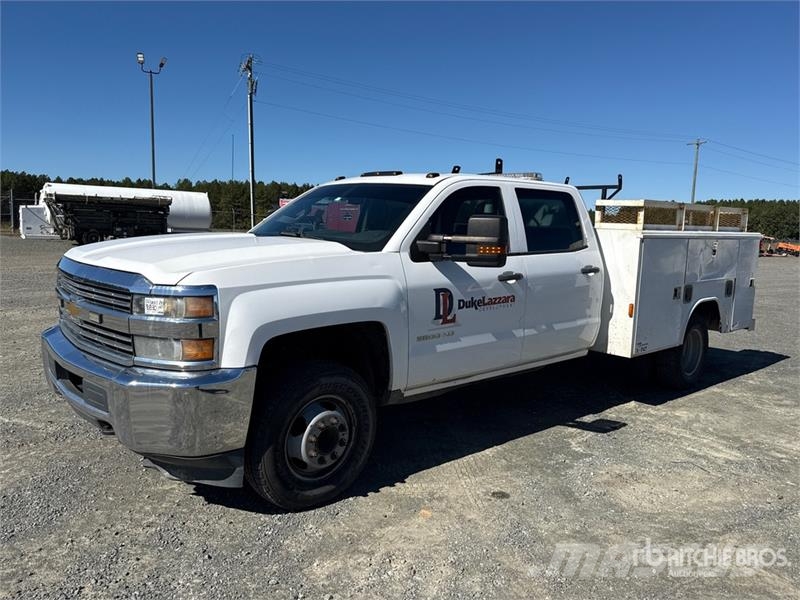 Chevrolet Silverado 2500HD HD 4x2 Crew Cab 100 gallon fuel t Utilitaire benne
