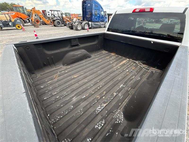 Chevrolet Silverado 2500 4x4 Crew Cab Pickup その他