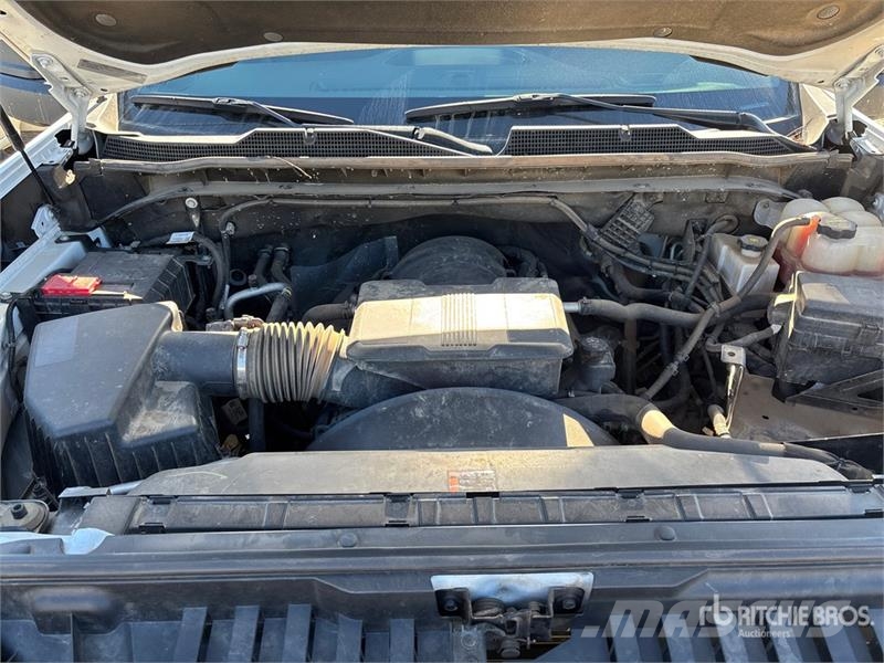 Chevrolet Silverado 2500 HD Custom 4x4 Crew Cab Pickup Furgoni altro