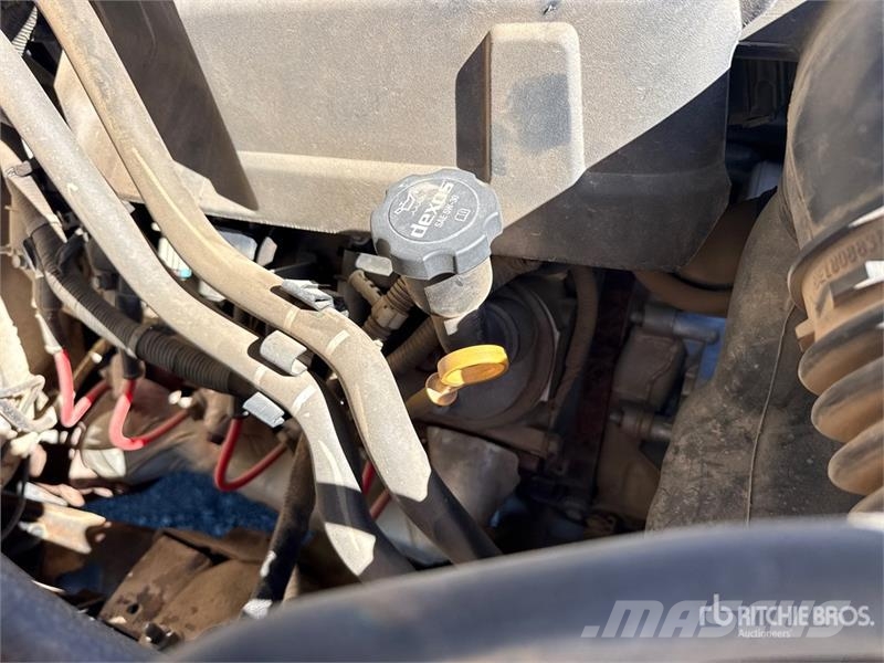 Chevrolet Silverado 2500HD HD 4x2 Crew Cab 100 gallon fuel t Utilitaire benne