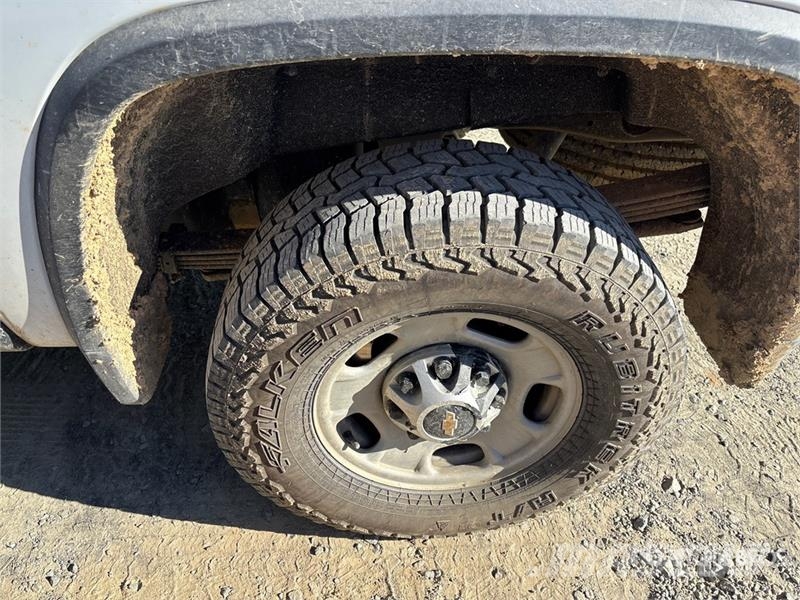 Chevrolet Silverado 2500 HD Custom 4x4 Crew Cab Pickup أخرى