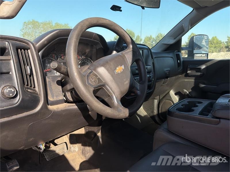 Chevrolet Silverado 2500HD 4x2 Utility Truck Kis teherszállító/Platós kocsi
