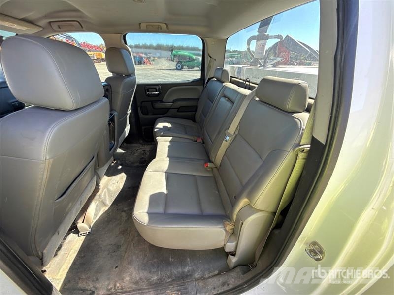 Chevrolet Silverado 2500HD HD 4x2 Crew Cab 100 gallon fuel t Utilitaire benne