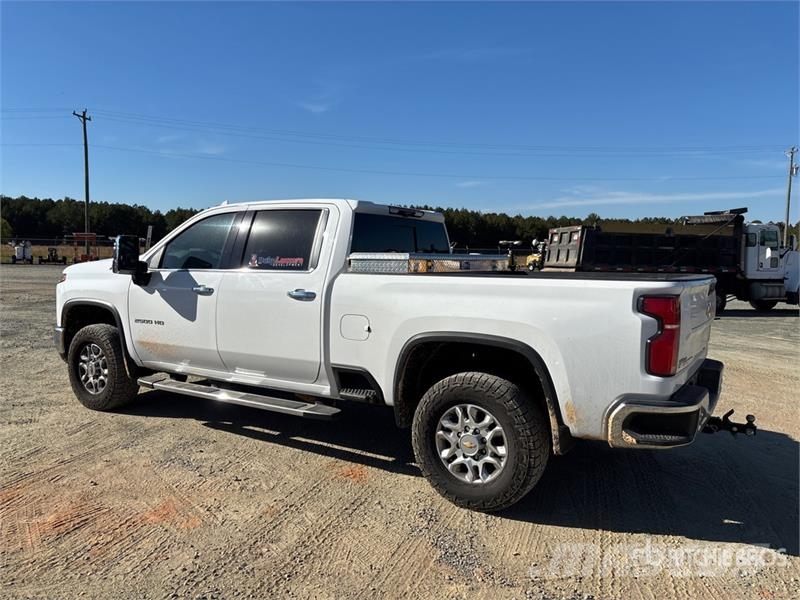 Chevrolet Silverado 2500 HD LTZ 4x4 Crew Cab Pickup Otros