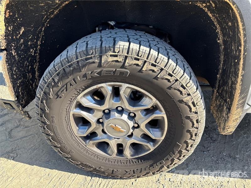 Chevrolet Silverado 2500 HD LTZ 4x4 Crew Cab Pickup Otros