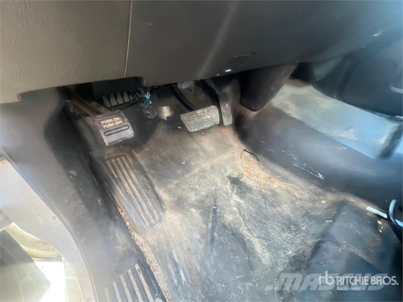 Chevrolet Silverado 2500HD 4x2 Crew Cab Pickup その他