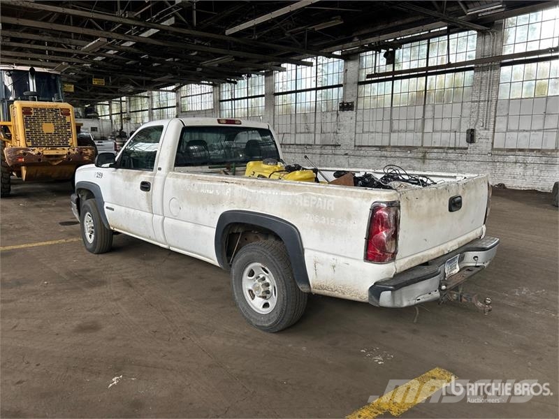 Chevrolet Silverado 2500 4x2 Pickup Diger