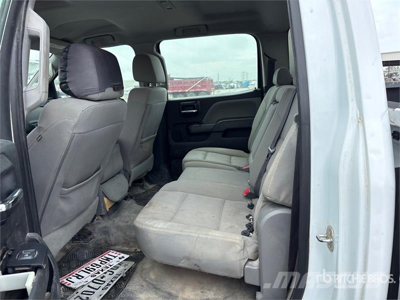 Chevrolet Silverado 2500 4x2 Crew Cab Pickup Další