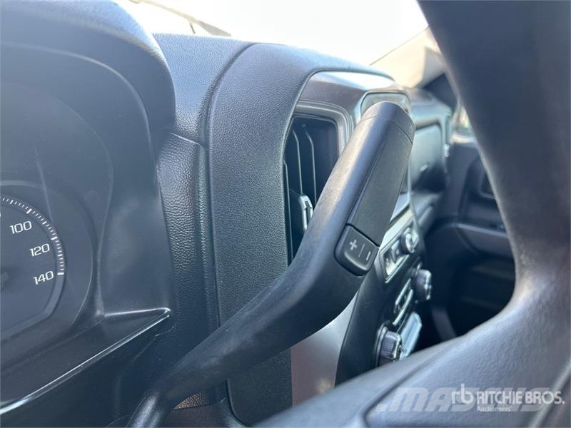 Chevrolet Silverado 2500 HD 4x4 Crew Cab Pickup (Inoperable) Citi