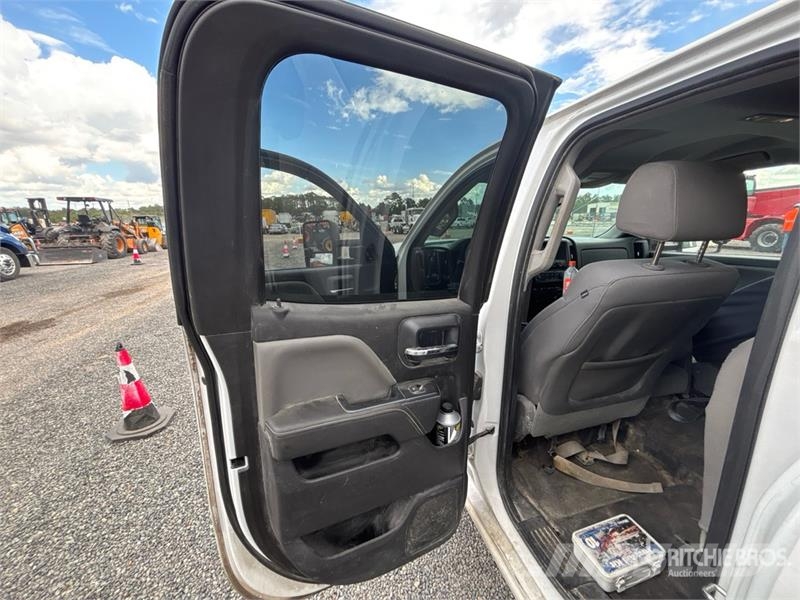 Chevrolet Silverado 2500 4x4 Crew Cab Pickup その他