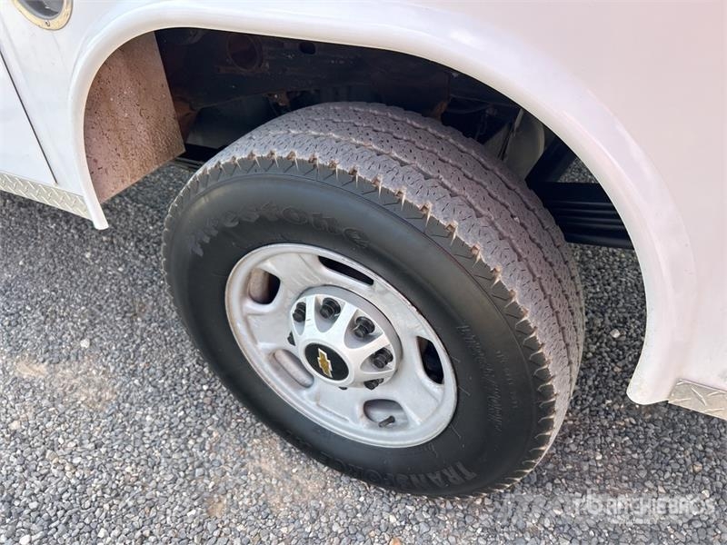 Chevrolet Silverado 2500HD 4x4 Extended Cab Utility Truck Pikaplar