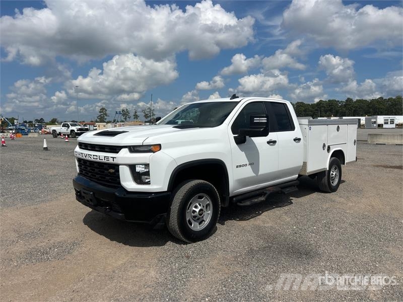Chevrolet Silverado 2500HD 4x4 Extended Cab Utility Truck Pikaplar