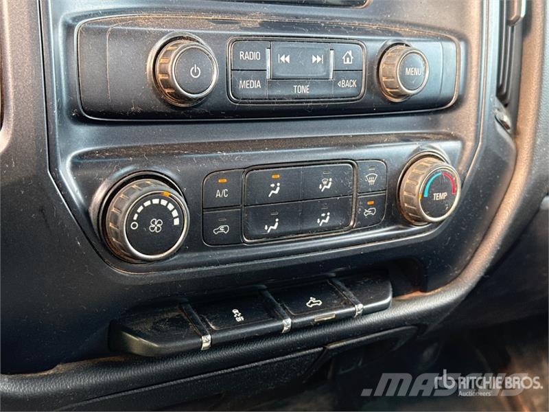 Chevrolet Silverado 2500HD 4x2 Crew Cab Utility Truck Vieglais kravas automobilis/izkraušana no sāniem