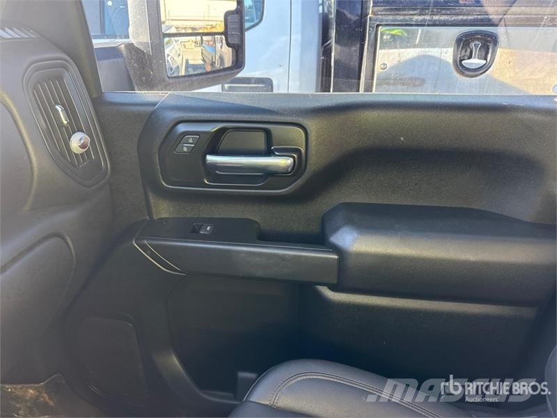 Chevrolet Silverado 2500 HD 4x4 Crew Cab Pickup Autre fourgon / utilitaire