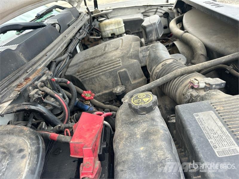 Chevrolet Silverado 2500HD 4x4 Crew Cab Utility Truck Madelkaubikud