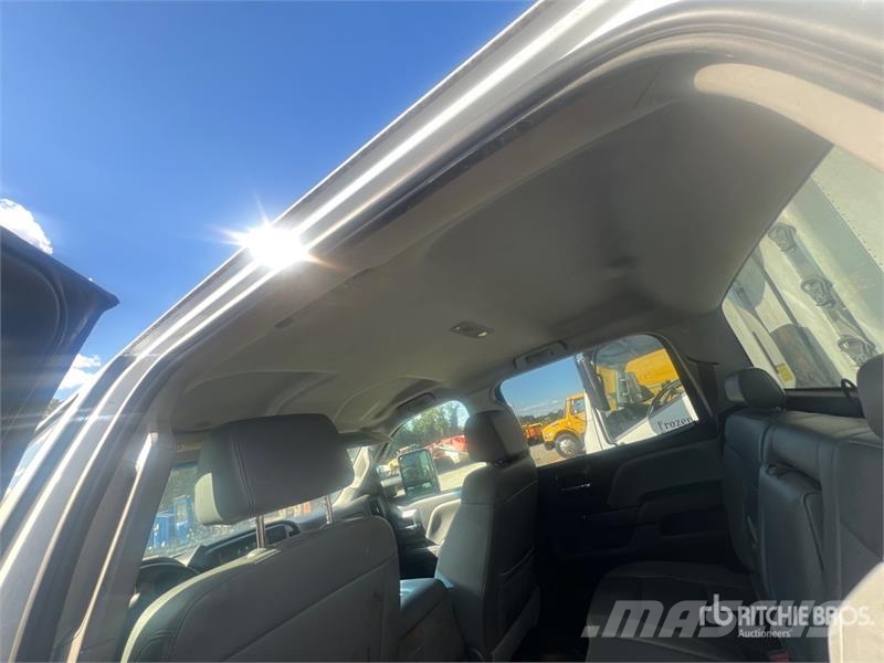 Chevrolet Silverado 2500HD 4x2 Crew Cab Pickup その他