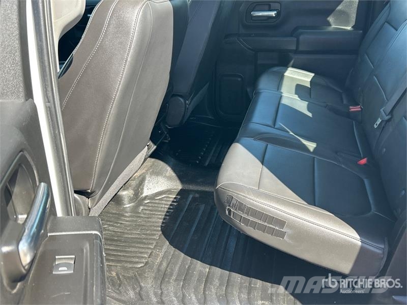 Chevrolet Silverado 2500 HD 4x4 Crew Cab Pickup (Inoperable) Citi