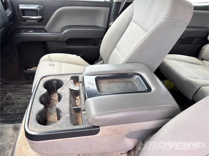 Chevrolet Silverado 2500 4x2 Crew Cab Pickup Další