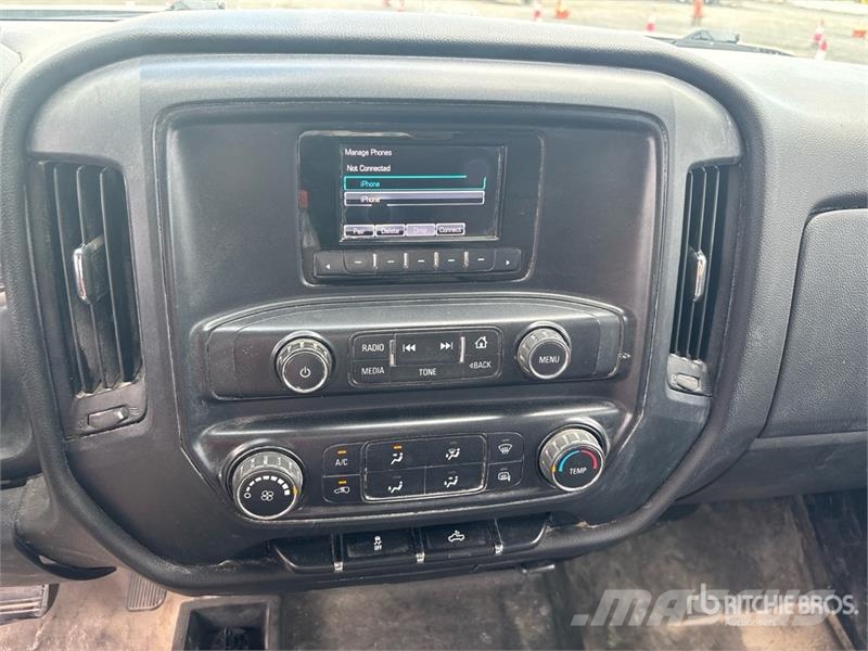 Chevrolet Silverado 2500 4x4 Crew Cab Pickup その他