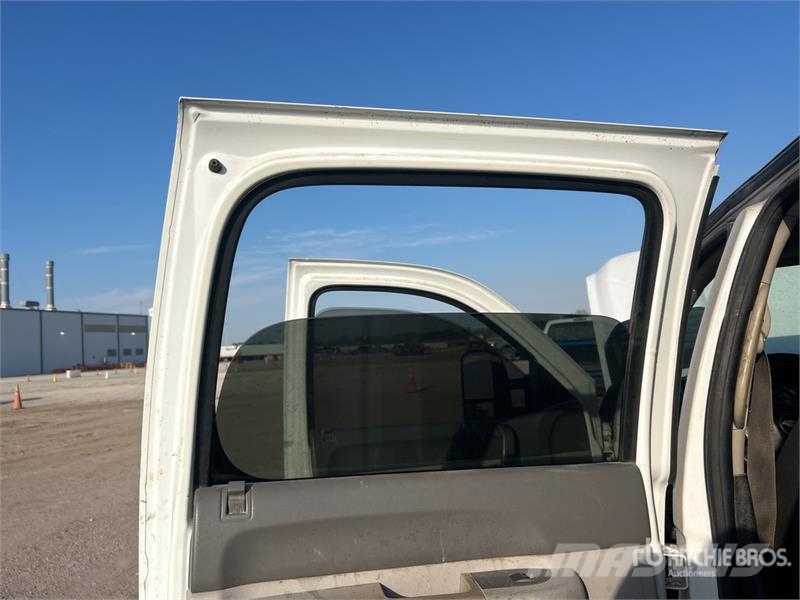 Chevrolet Silverado 2500 HD 4x2 Crew Cab Pickup 其他