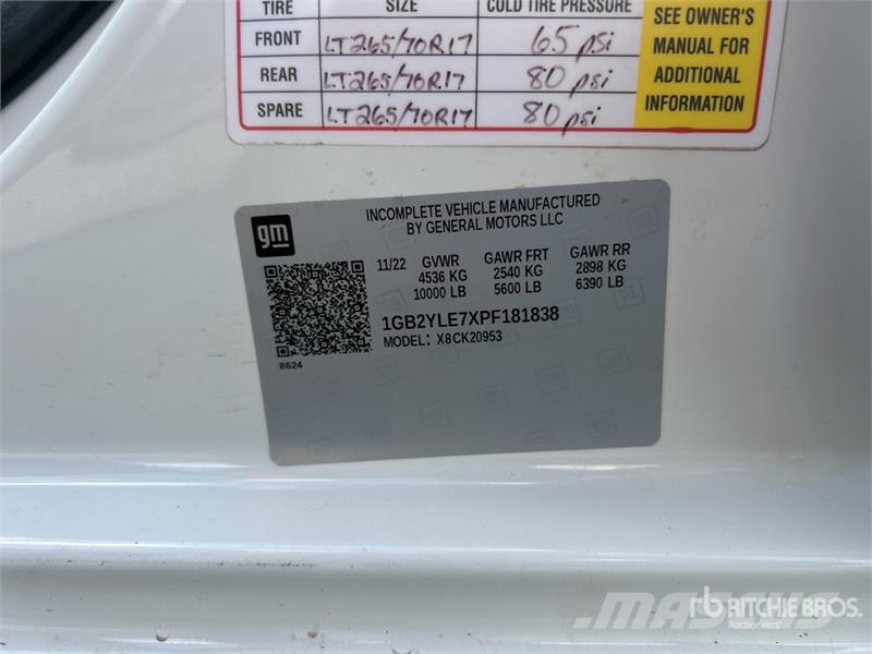 Chevrolet Silverado 2500HD 4x4 Extended Cab Utility Truck Pikaplar