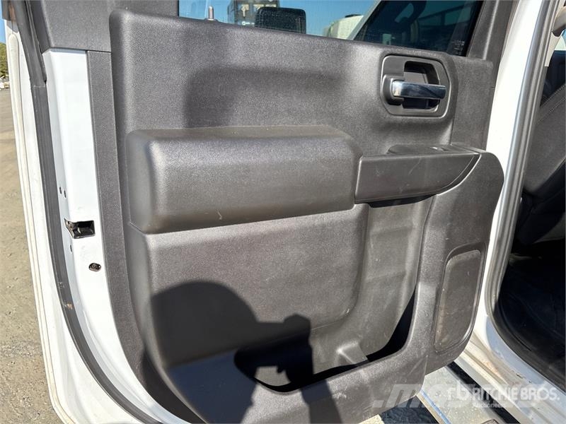 Chevrolet Silverado 2500 HD Custom 4x4 Crew Cab Pickup Furgoni altro