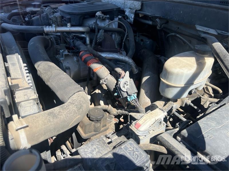 Chevrolet Silverado 2500HD Tovornjaki s kesonom/platojem