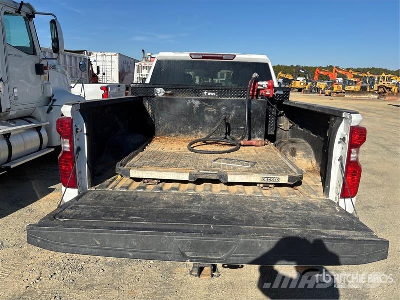 Chevrolet Silverado 2500 HD Custom 4x4 Crew Cab Pickup أخرى