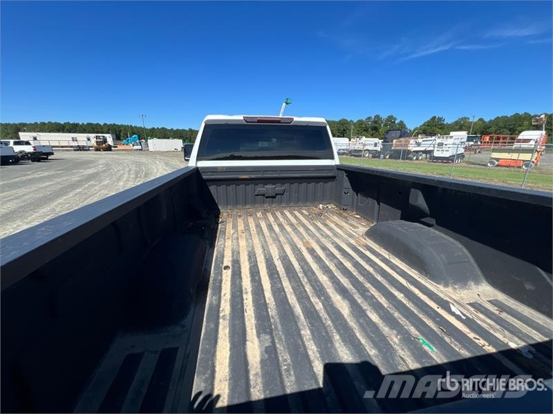 Chevrolet Silverado 2500HD 4x4 Crew Cab Pickup Otros