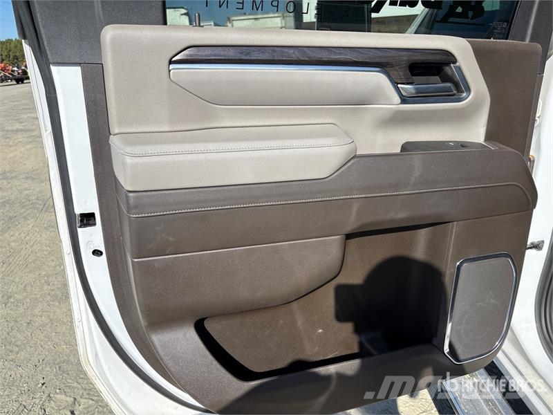 Chevrolet Silverado 2500 HD LTZ 4x4 Crew Cab Pickup Otros