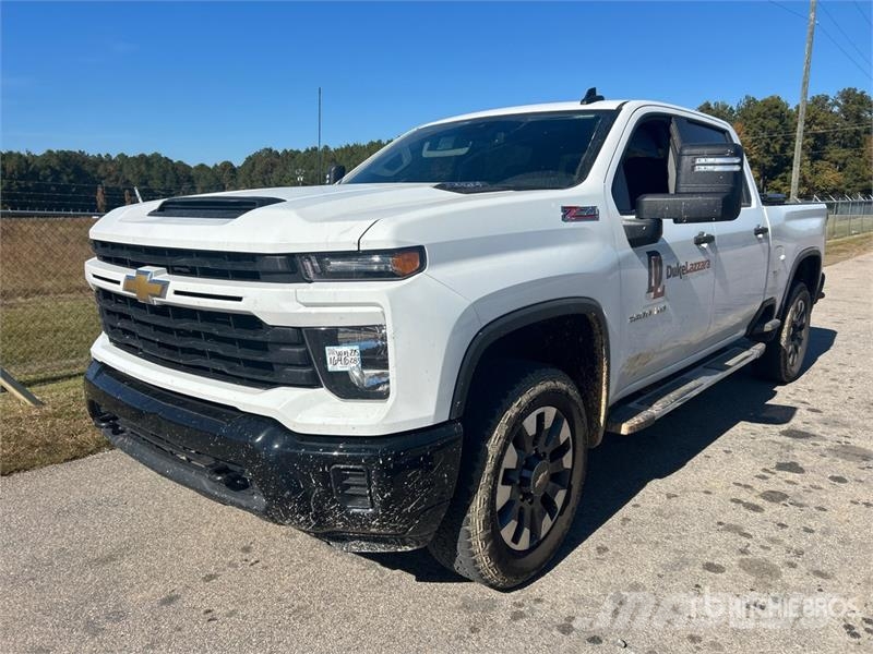 Chevrolet Silverado 2500 HD Custom 4x4 Crew Cab Pickup Furgoni altro