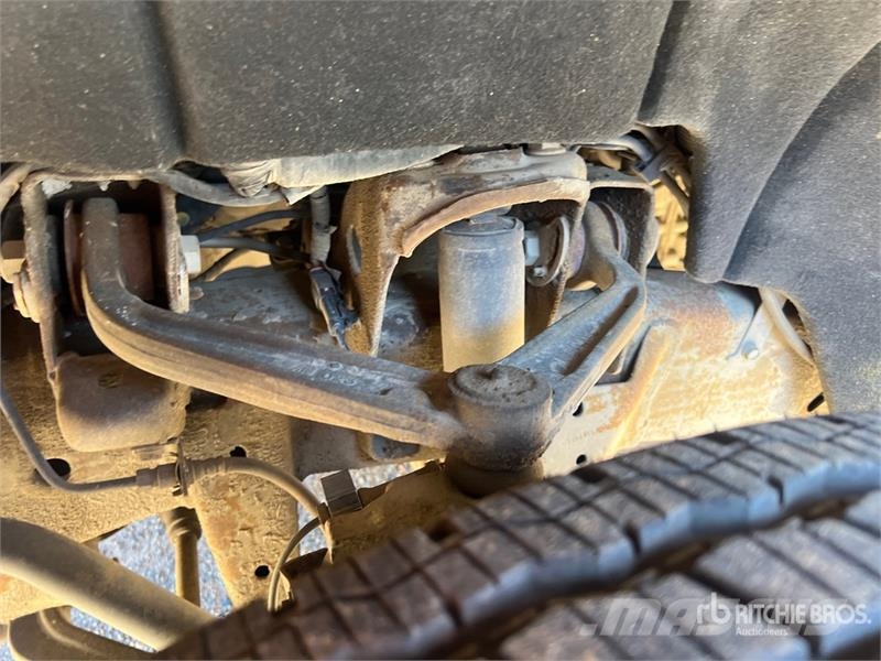 Chevrolet Silverado 2500HD Tovornjaki s kesonom/platojem
