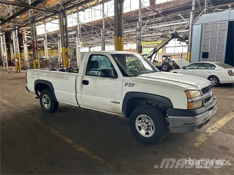 Chevrolet Silverado 2500 4x2 Pickup Diger